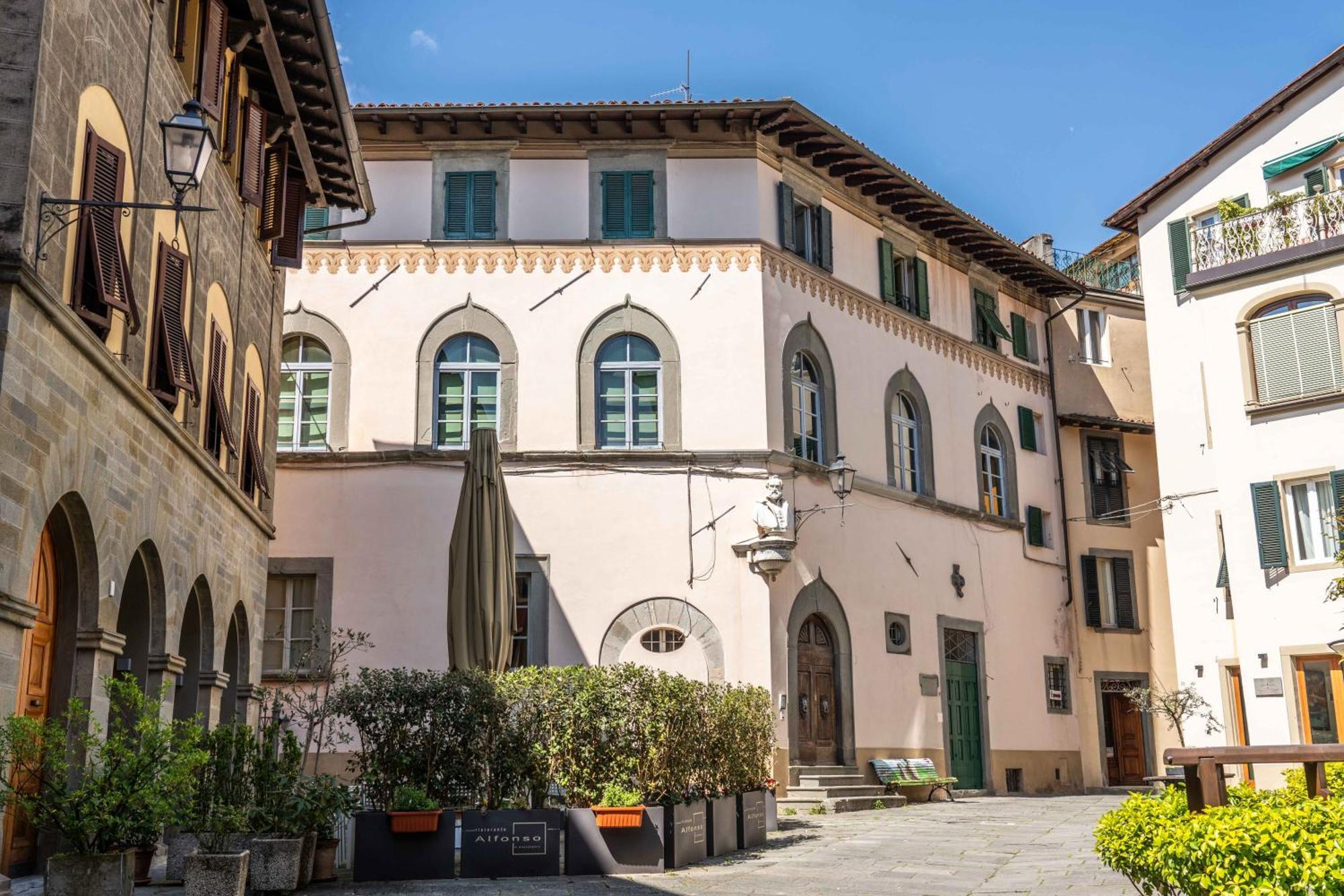 Luxury Apartment Angelio Barga Exterior photo